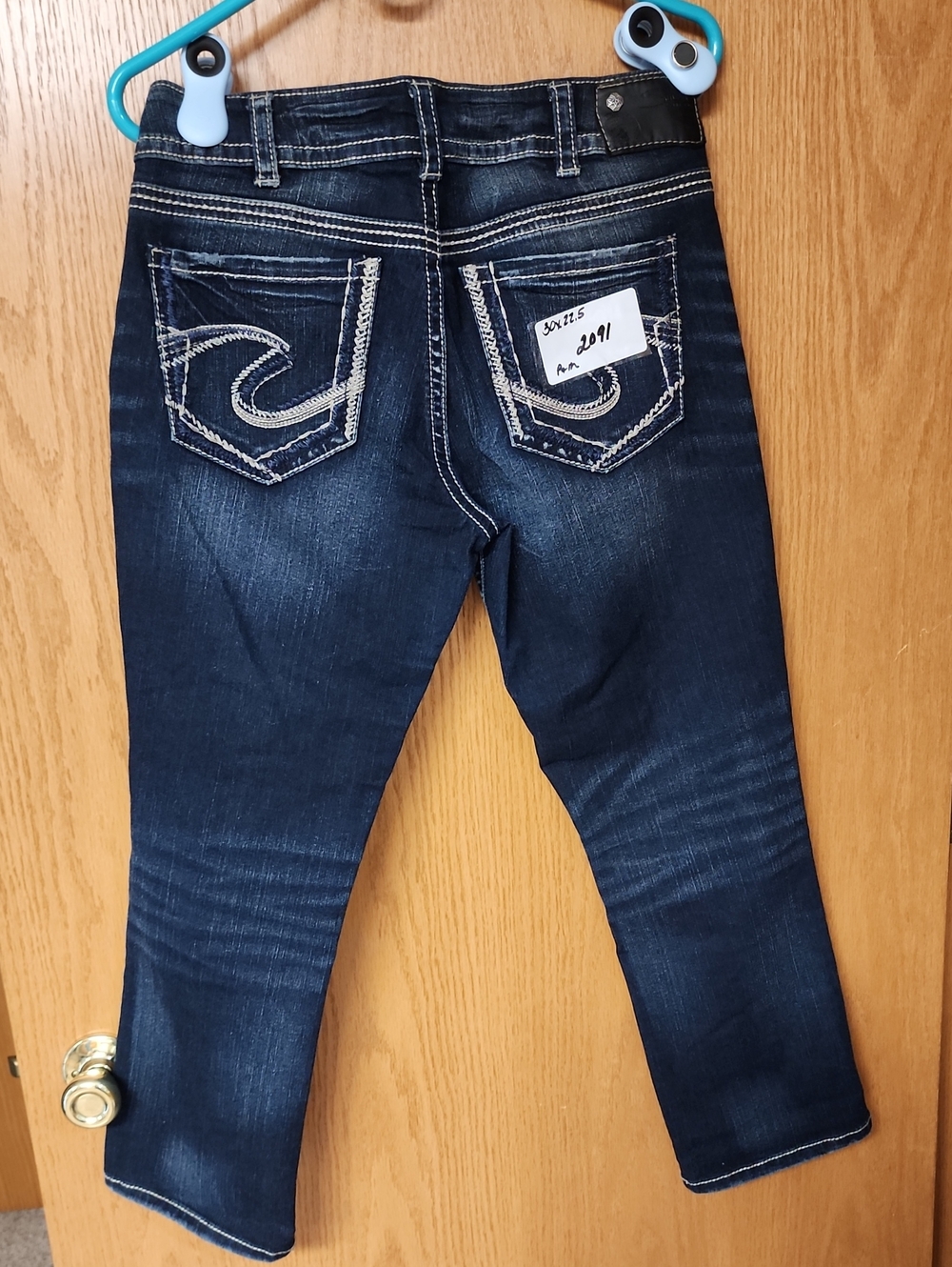 Silver suki capri Women’s Jeans with Contrast Stitching 30x22.5 number 2091